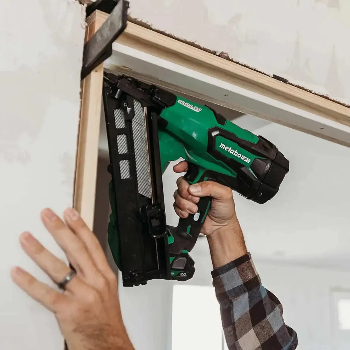 Metabo 18V MultiVolt Cordless 15 Gauge Angled Finish Nailer