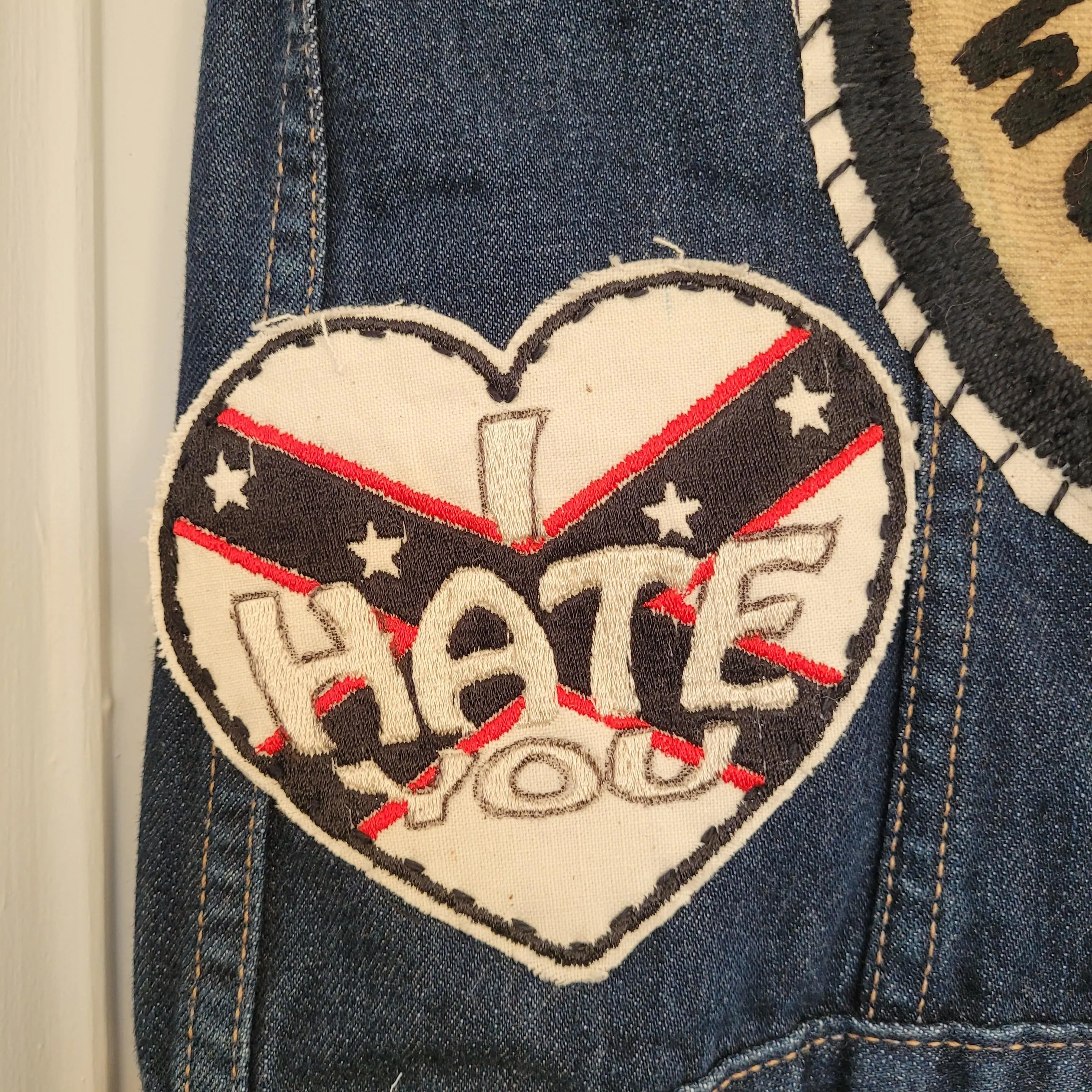 "Behind bars" chainstitched by hand Levi's Jacket/ Veste levis vintage brodée main et patchée