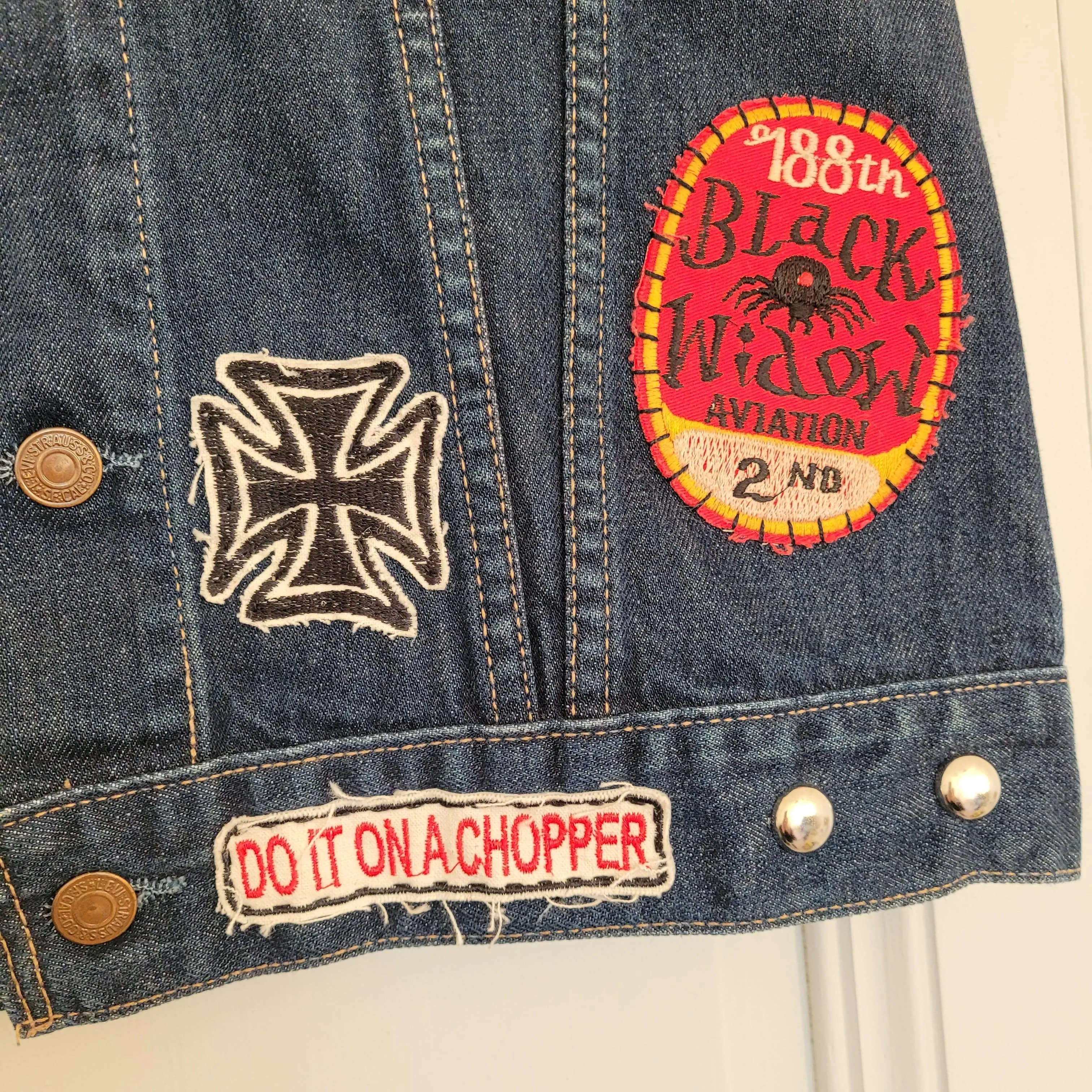 "Behind bars" chainstitched by hand Levi's Jacket/ Veste levis vintage brodée main et patchée