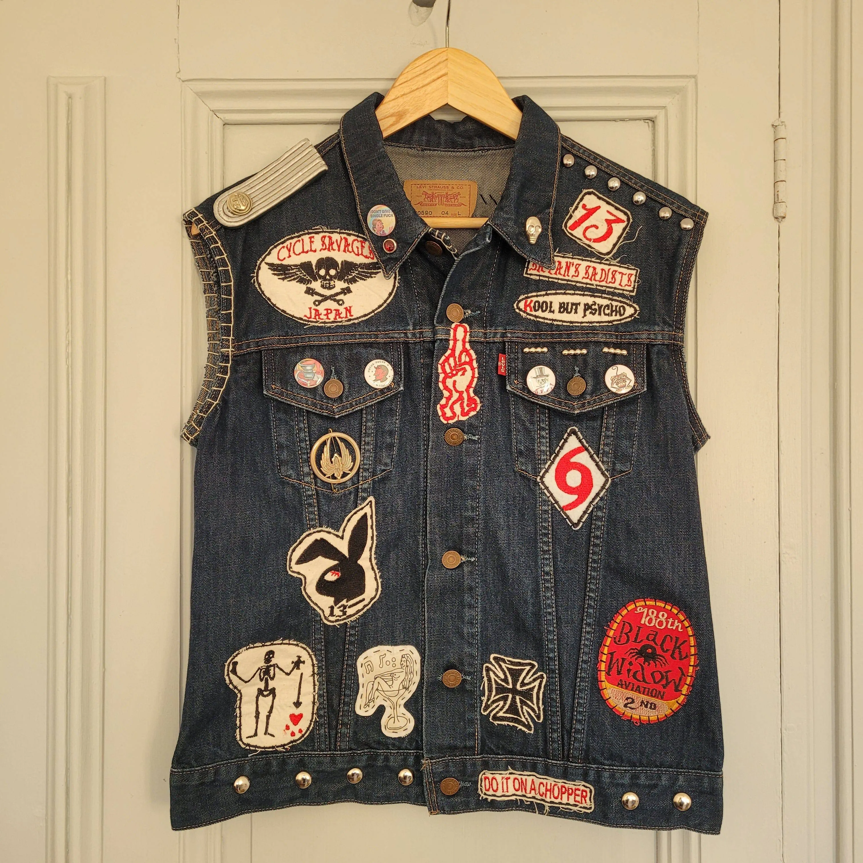 "Behind bars" chainstitched by hand Levi's Jacket/ Veste levis vintage brodée main et patchée