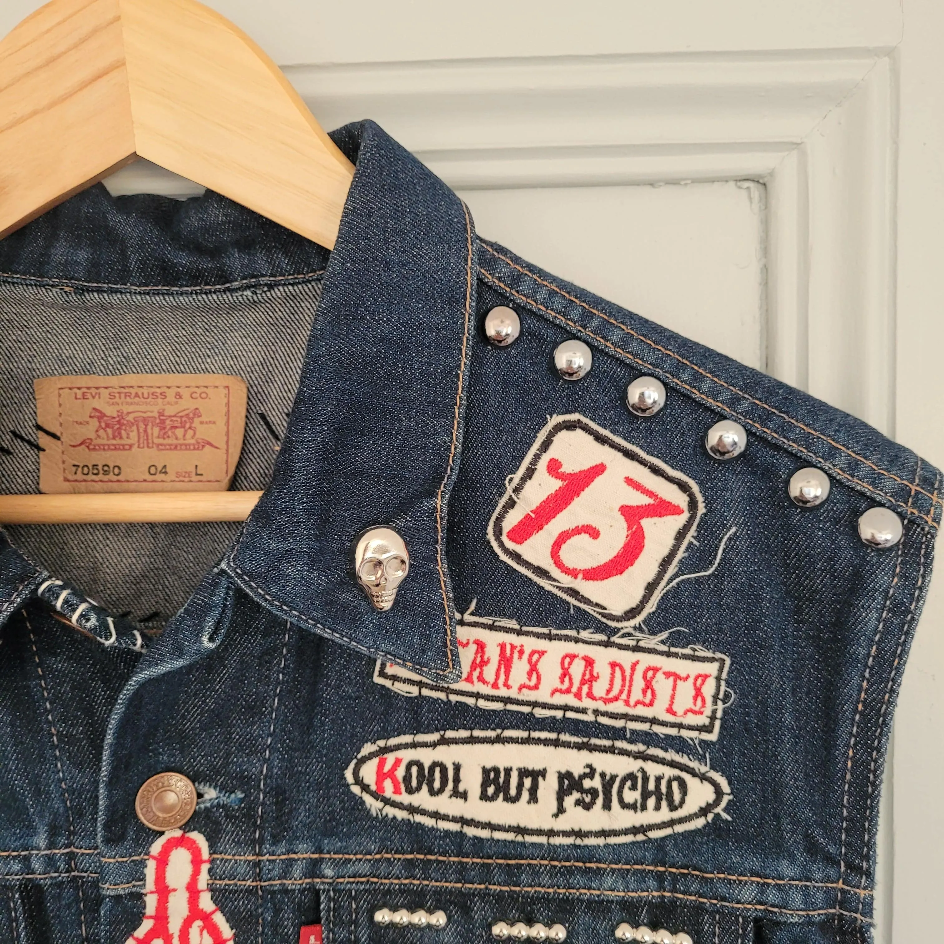 "Behind bars" chainstitched by hand Levi's Jacket/ Veste levis vintage brodée main et patchée