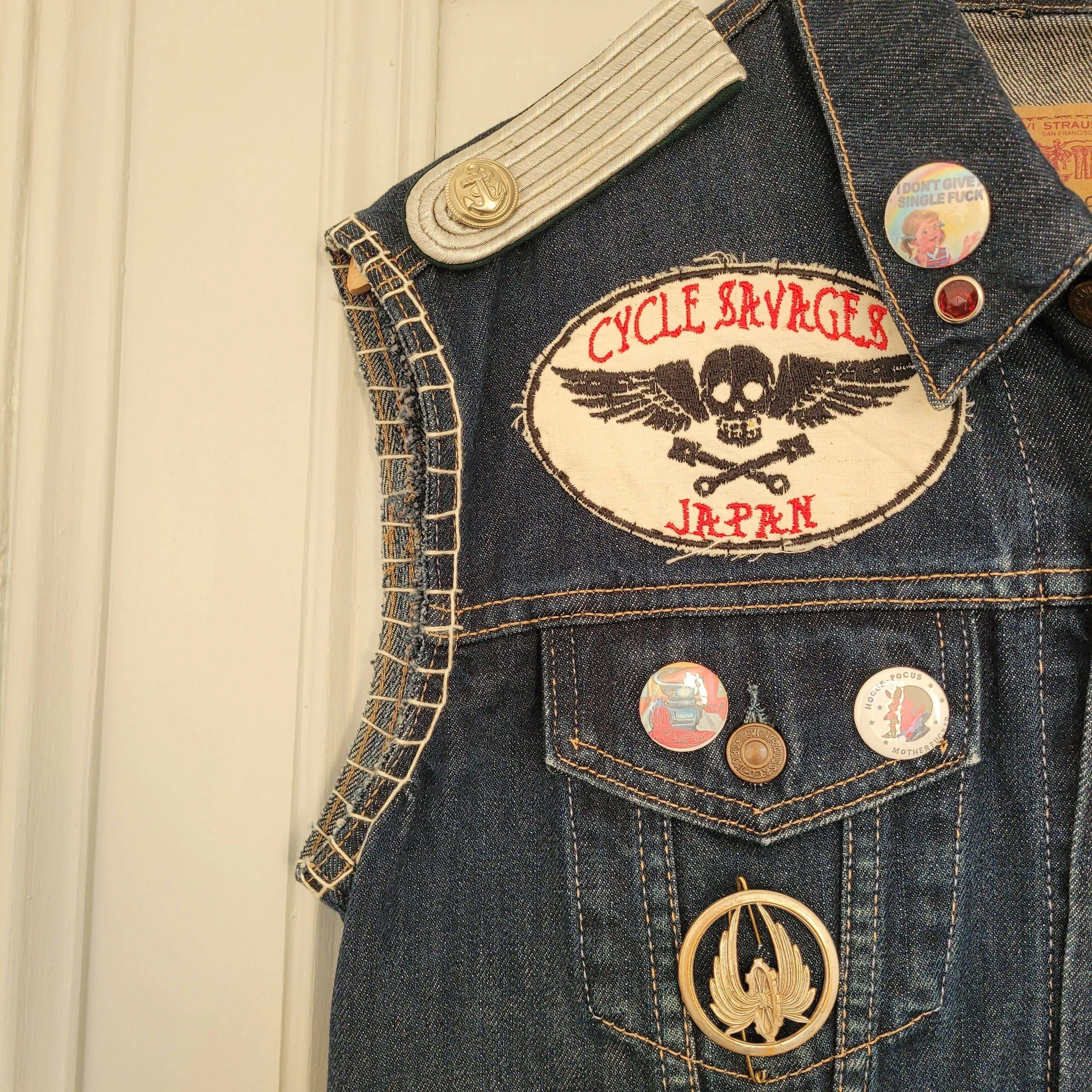 "Behind bars" chainstitched by hand Levi's Jacket/ Veste levis vintage brodée main et patchée