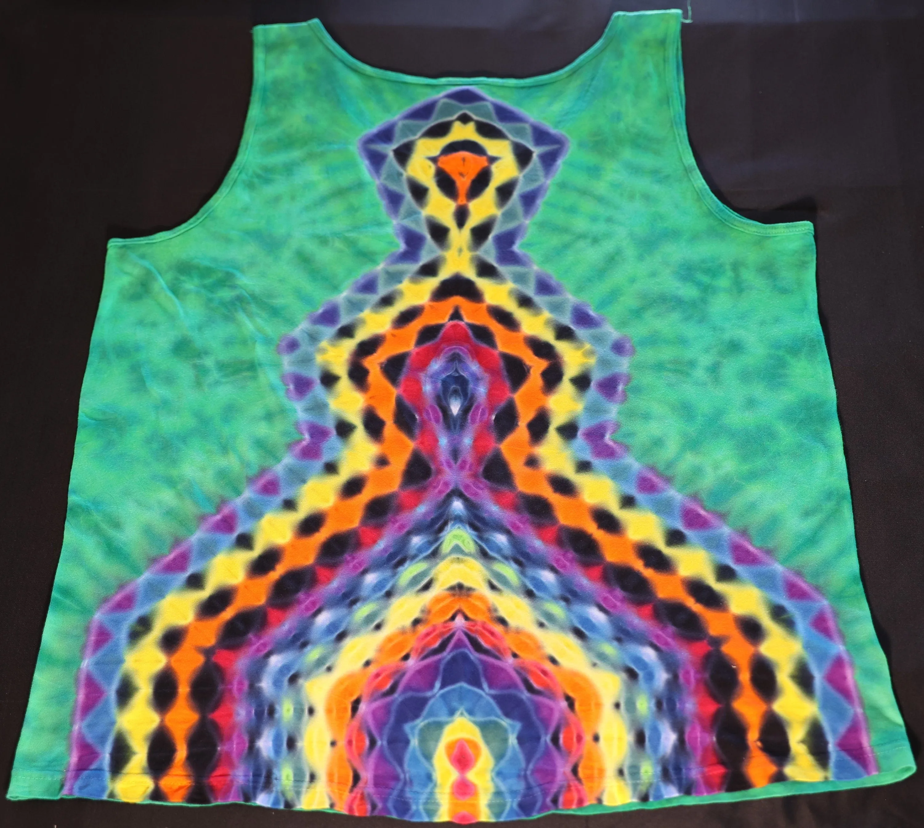 XL Hexagon>Geode Ring>18Pt Mandala F/Heady Honeycomb Design B/Scrunch Tie Dye on a Comfort Colors Tank Top w/ minor defect Read Description